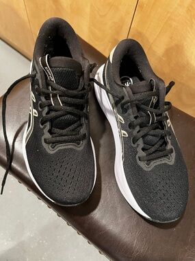With tag ASCIS (Gel-Excite 11) BLACK GREY Women US Size 8.5/Euro 40/UK 6.5